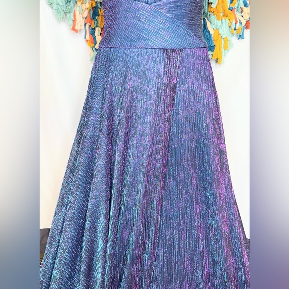 Betsy & Adam Metallic Halter Gown Blue Purple Iridescent Formal Dress - Picture 4 of 16